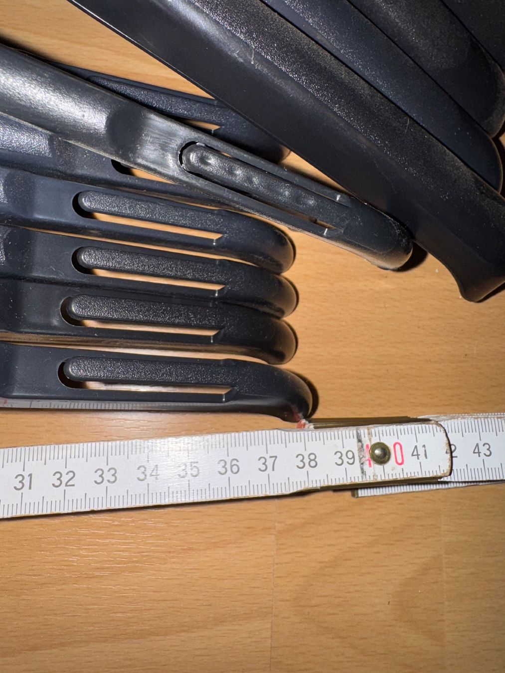 Kleiderbügel: 110 schwarze Kleiderbügel – Gebraucht aus Grosswangen von Second_hand_paradise 8
