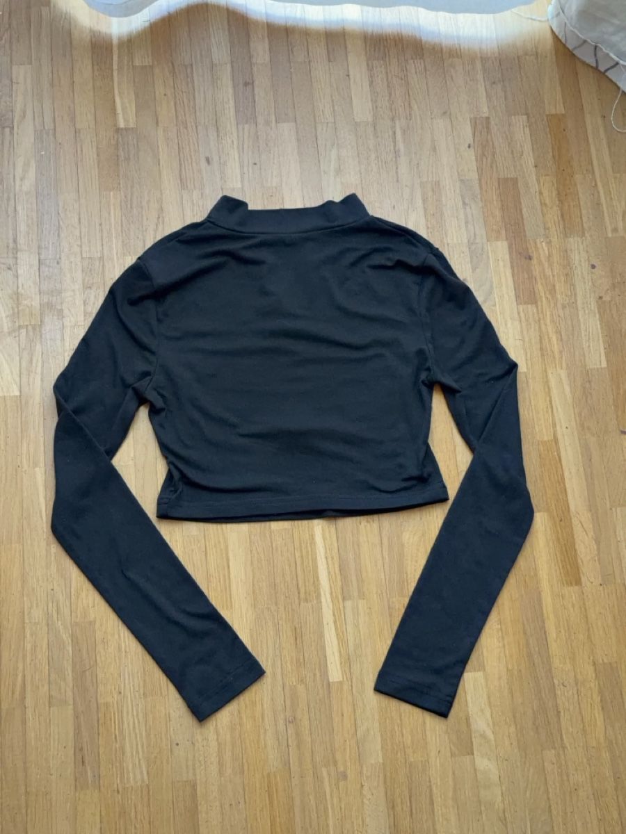 Tops: Pull noir avec zip – Neu und originalverpackt aus Le Lignon von Ana2831 1