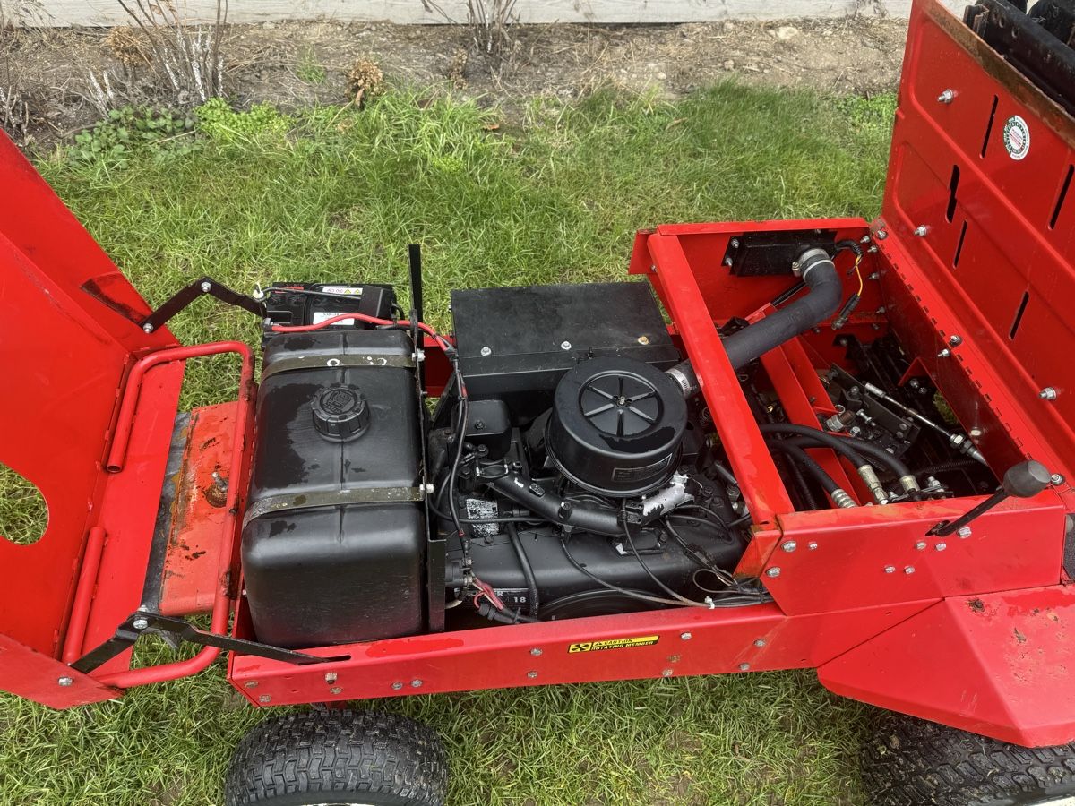 Toro Tagliaerba: Rasentraktor mit Schneepflug Toro Grundmaster Westermann – Usato da Winden venduto da farmalld439 5