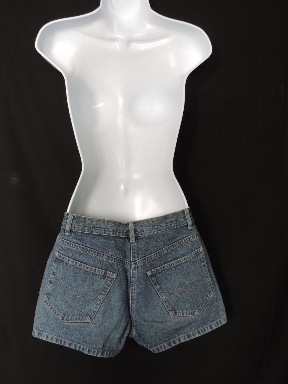Pantaloni: short jeans bleu foncé – Usato da Genève venduto da Axelle333 8