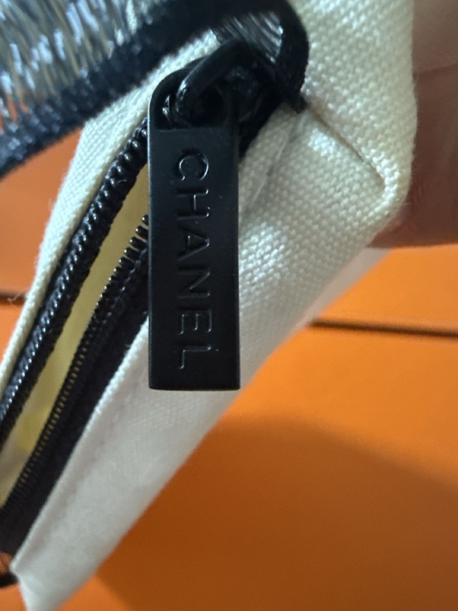 Chanel Altro in  Abbigliamento & Accessori: Chanel mini trousse  – Nuovo (secondo la descrizione) da Lausanne venduto da Tounitz 1
