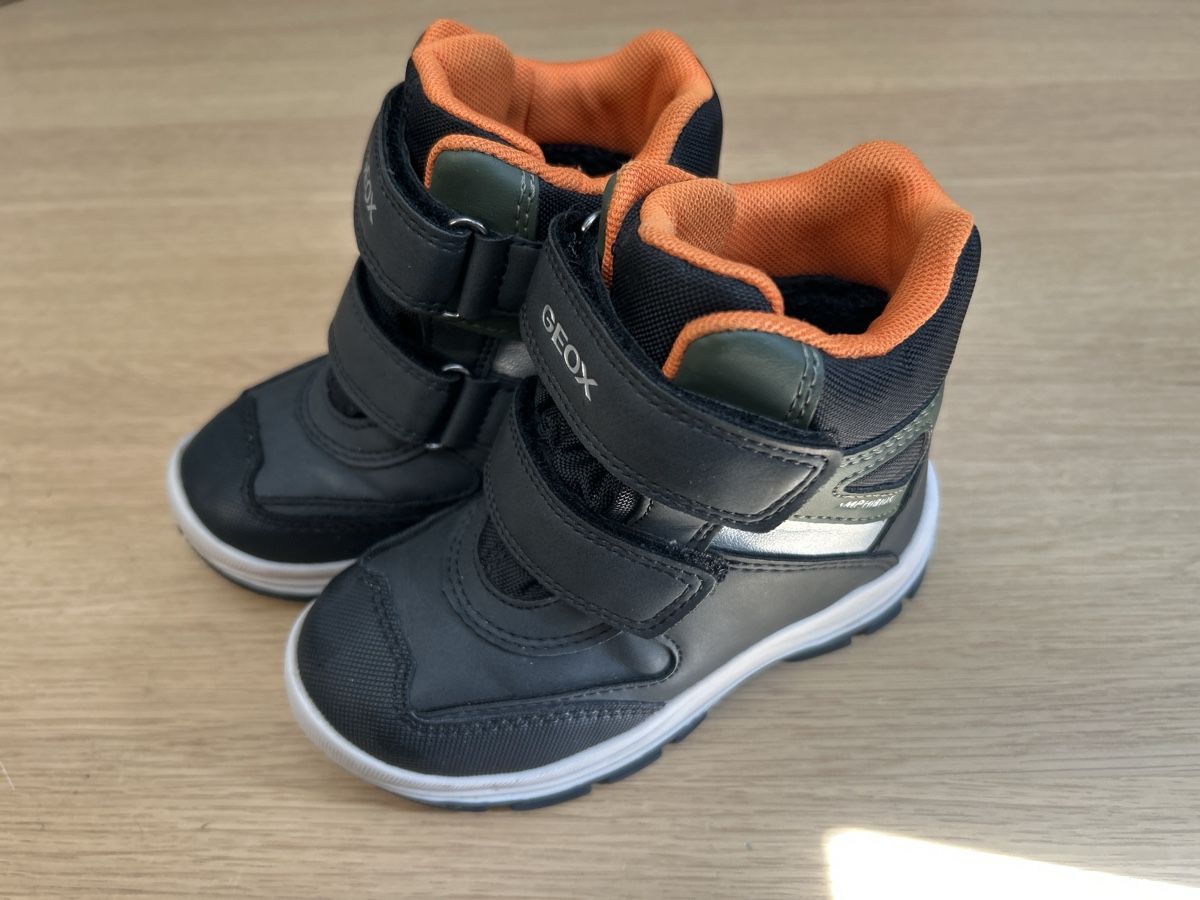 Geox Scarpe per ragazzi: Kinderschuhe Geox Grösse 25 – Usato da Uznach venduto da nerkic