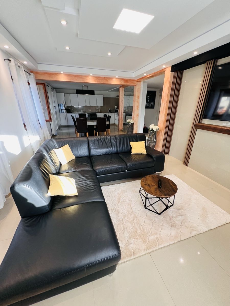 Sofas: Ecksofa Leder schwarz +Bett funkcio – Gebraucht aus Basel von ist_6xbn