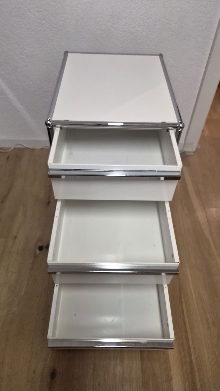 USM Eléments de bureau: USM Rollcontainer Korpus weiss – D'occasion à Galgenen par 73rsr 1