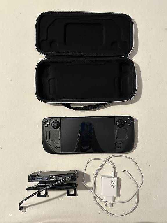 Dockingstation: Valve Steam Deck 2TB!! + Etui + Docking Station – Gebraucht aus Rorschach von andrina.mb