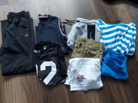 Kleiderpaket Grösse 134 in super Zustand