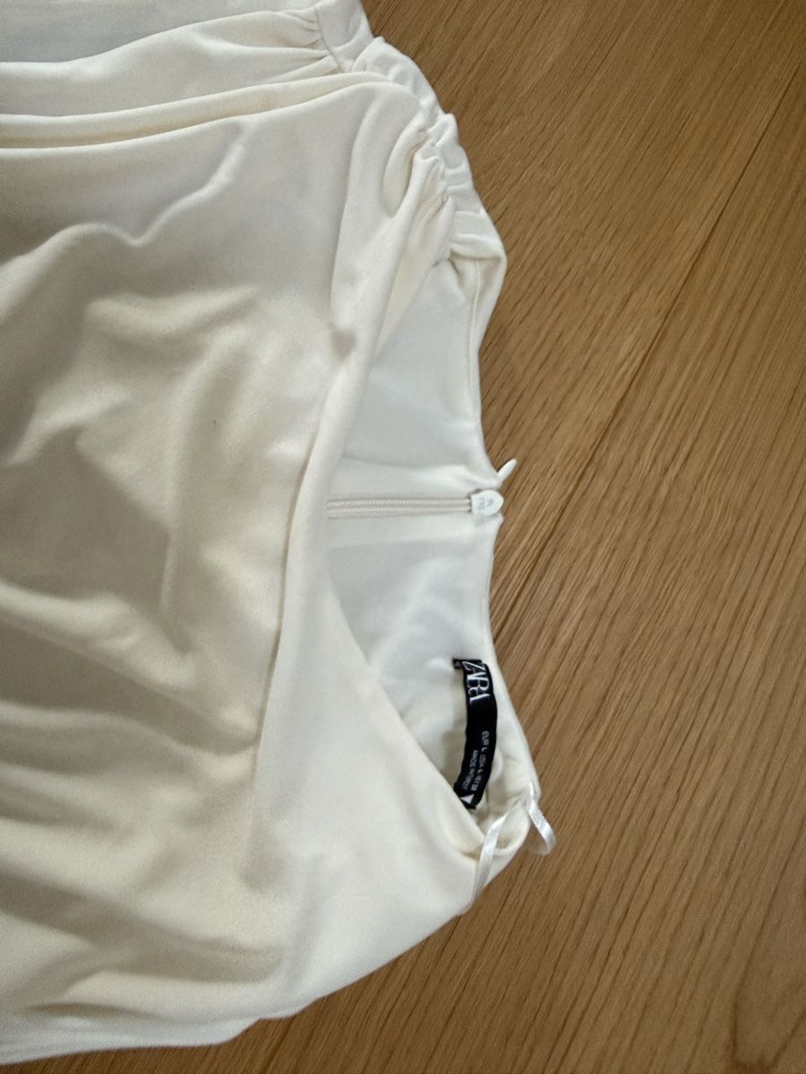 Mango Vestiti: Zara Kleid gerafft weiss – Usato da Luzern venduto da sydney01. 1
