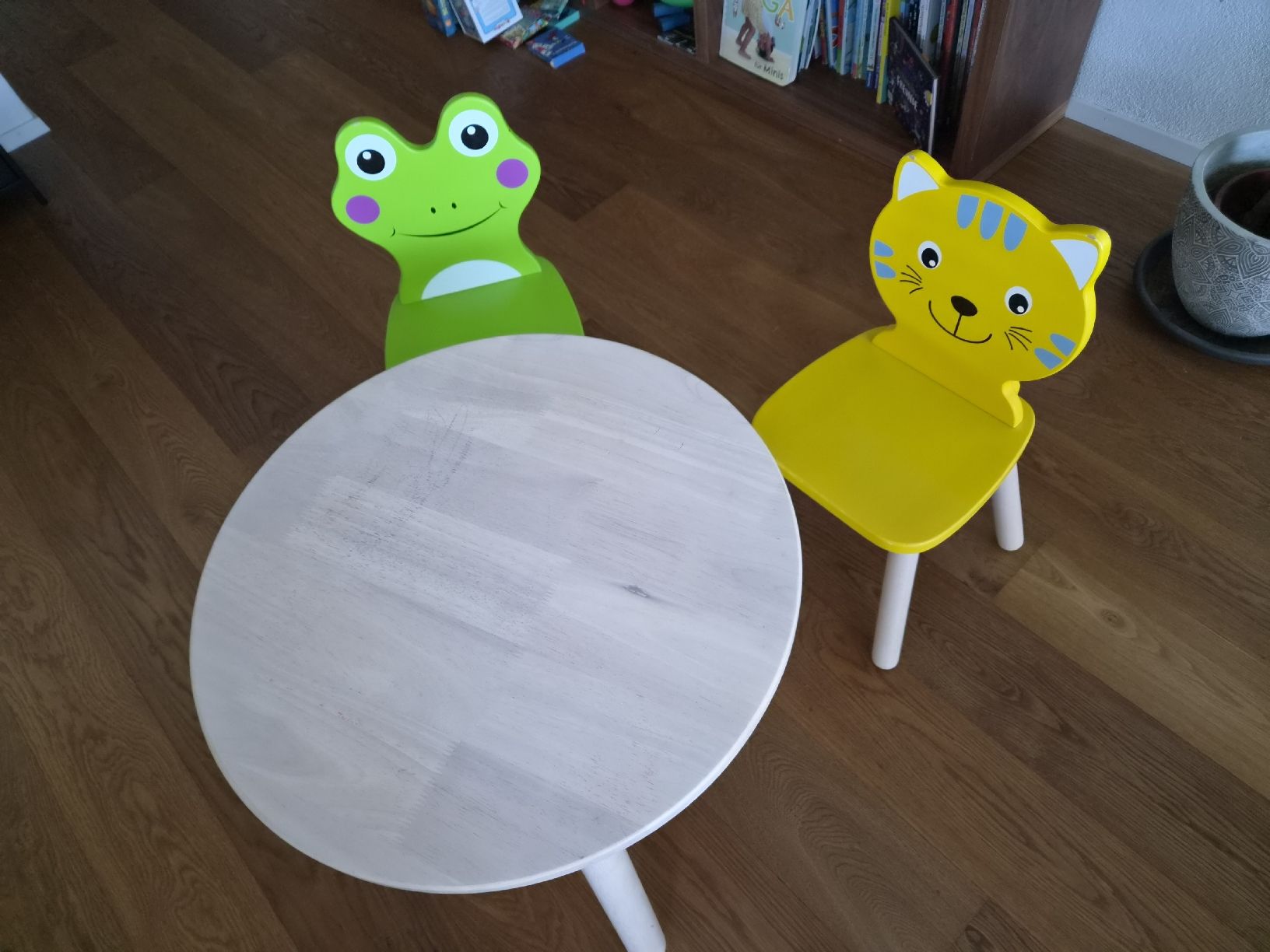 Micasa Set de table et chaises: Kindertisch mit 2 Stühlen – D'occasion à Schaffhausen par sweet_misery