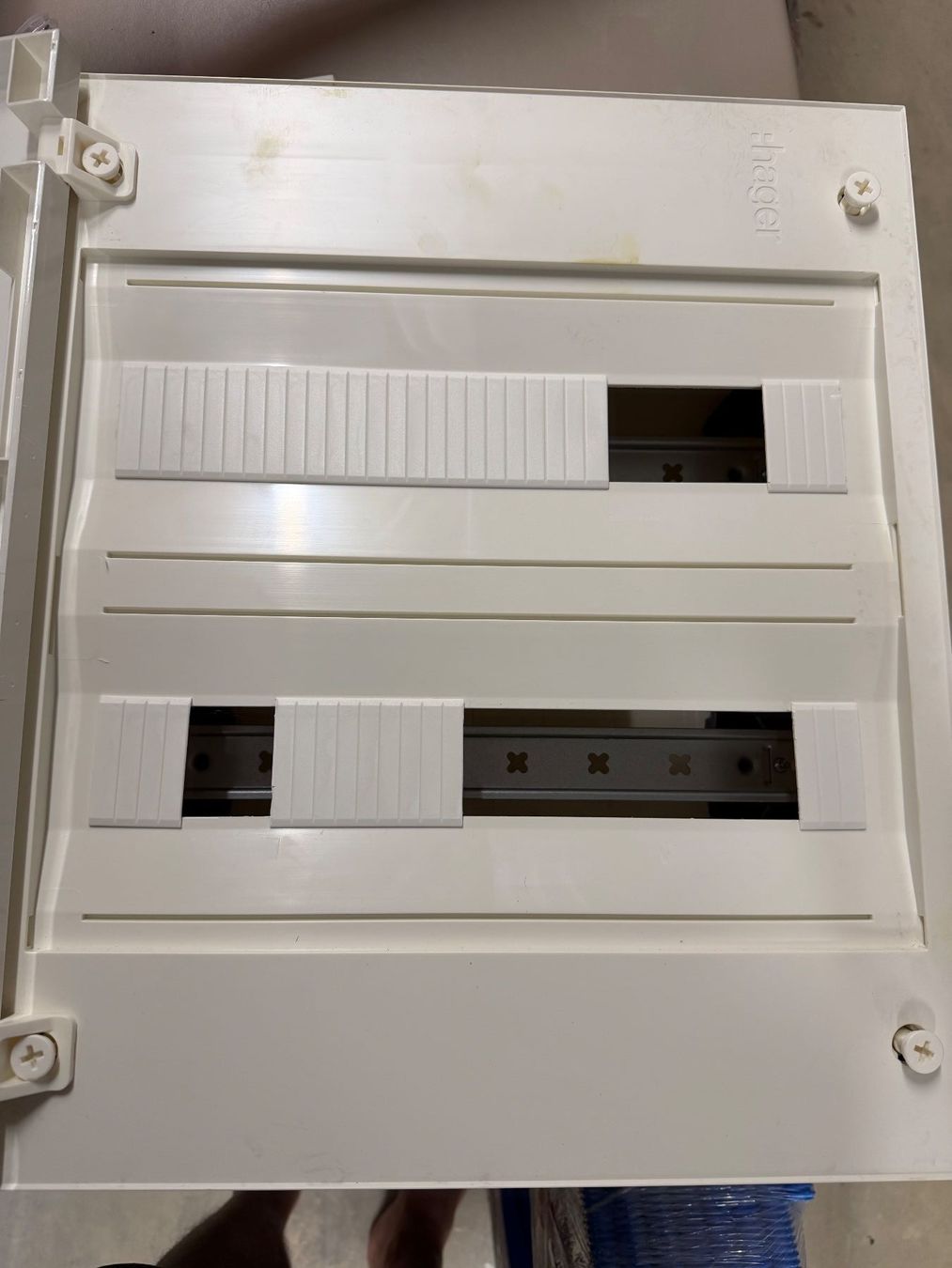 Hager Alimentation électrique: Elektroverteilung AP – D'occasion à Oberägeri par Zwackelzahn 4