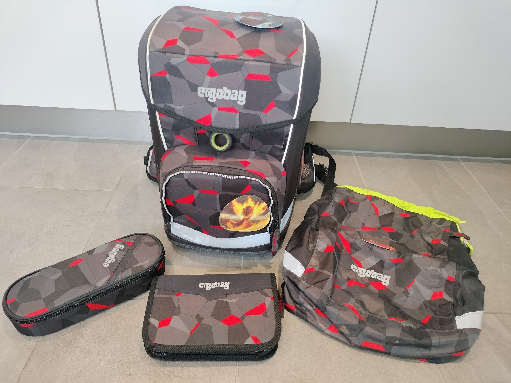 Ergobag Kindertaschen: Ergobag Cubo Light TaekBärdo Schulrucksack – Gebraucht aus Neftenbach von TheKringel