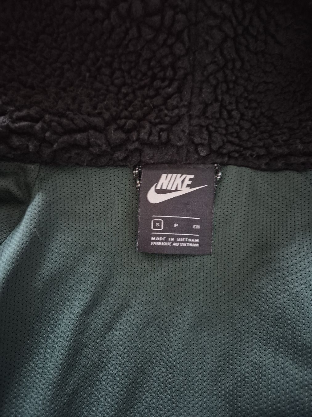 Nike Giacche: Nike Winterjacke Gr.S – Usato da Stettlen venduto da Kia3 4