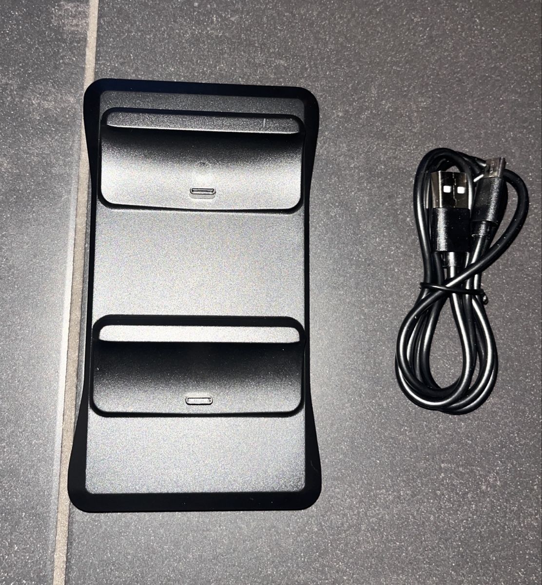 Adaptateurs & Câbles: PS5 Controller Ladestation Dual USB für 2 Controller – Neu – Neuf avec emballage d'origine à Suhr par SchnapperCH 1