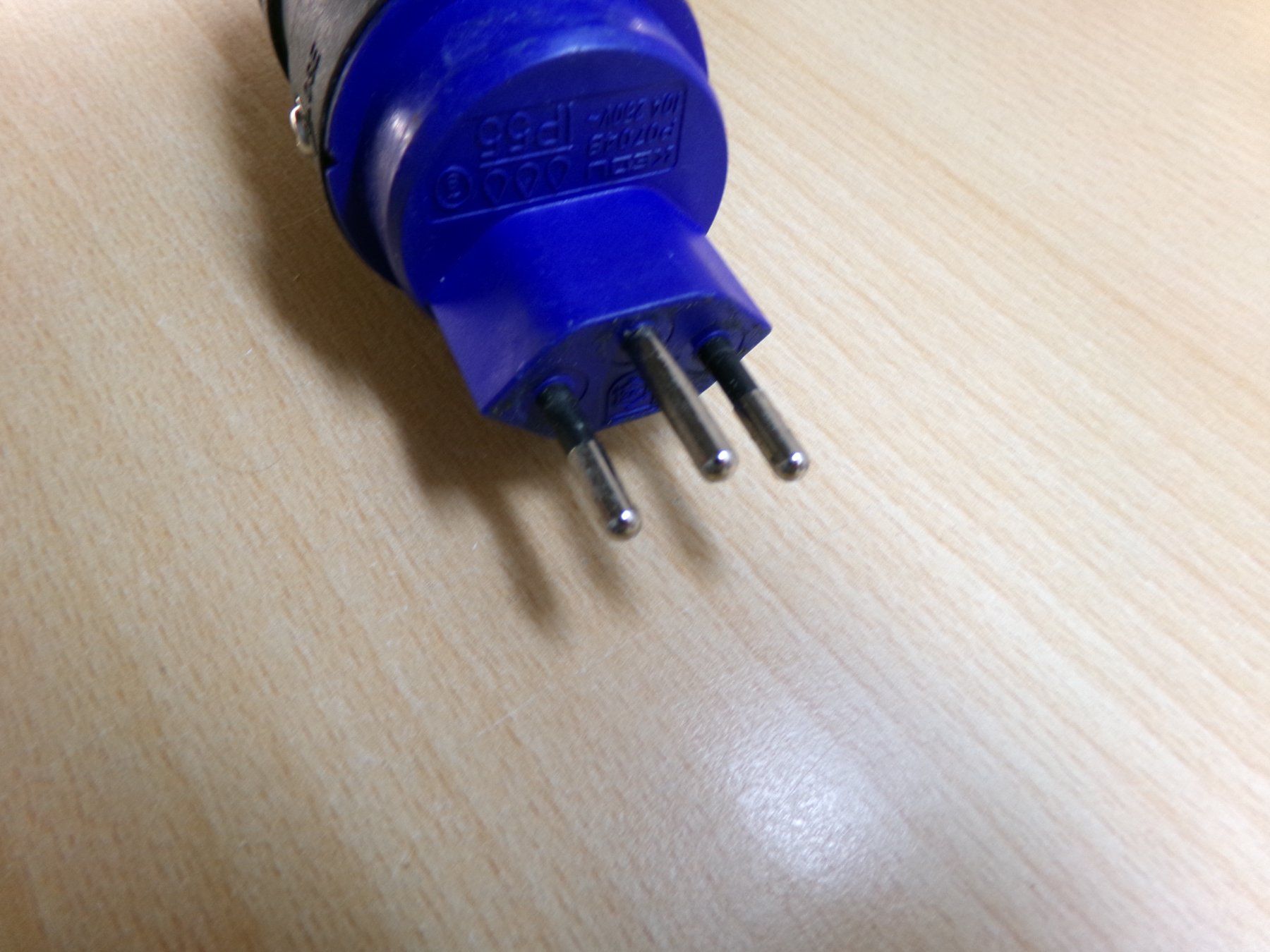 Spine: Stecker Typ13 IP55 – Usato da Hombrechtikon venduto da Maloev17 3