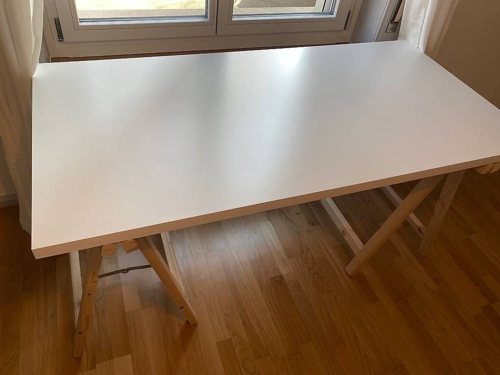 Bureaux: Schreibtisch – D'occasion à Luzern par jen_zh6d 2