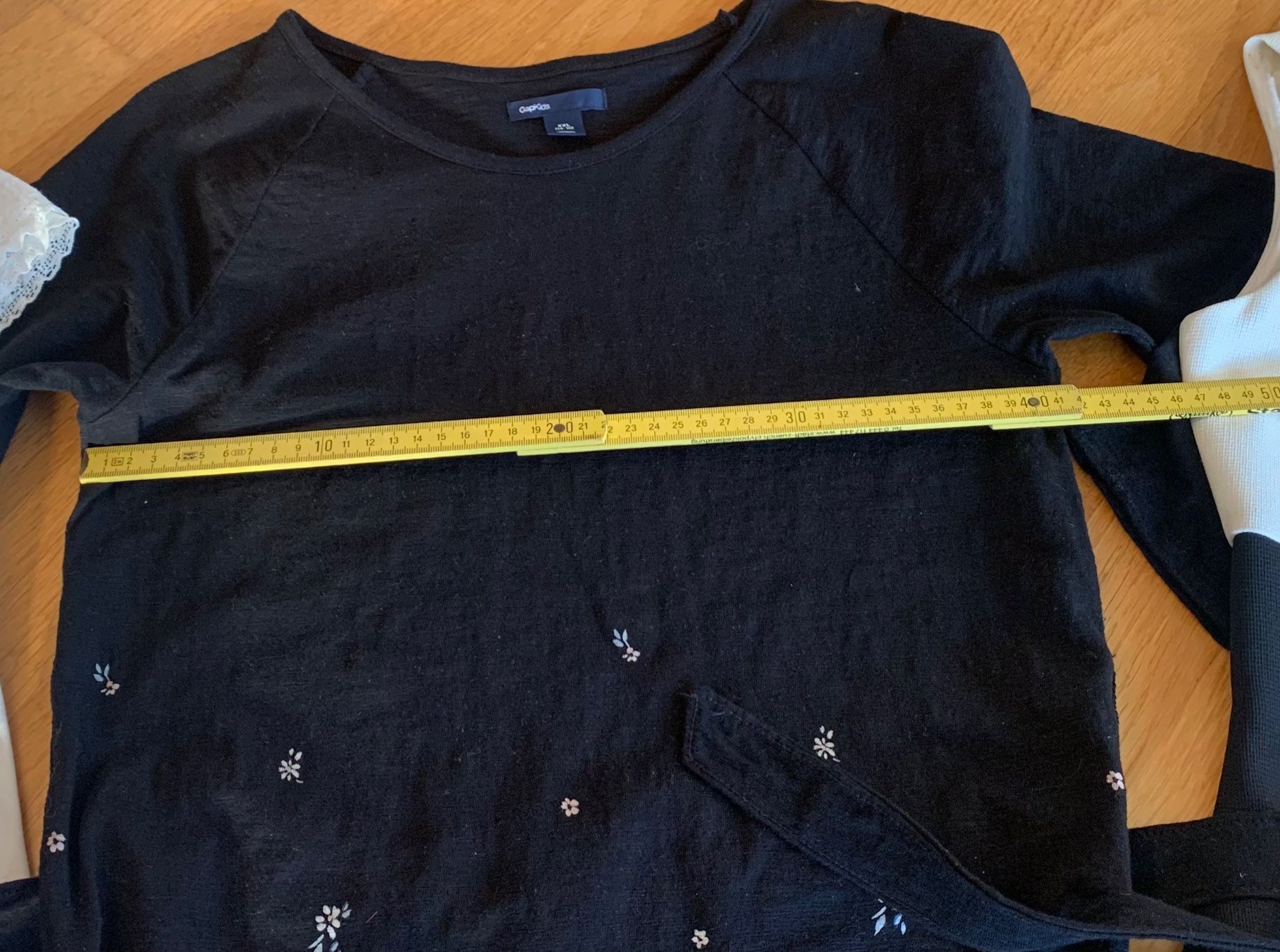 Kleiderpakete & -sets: Black & white set. 2 Kleider + 2 T-Shirts – Gebraucht aus Uster von ustemer 3