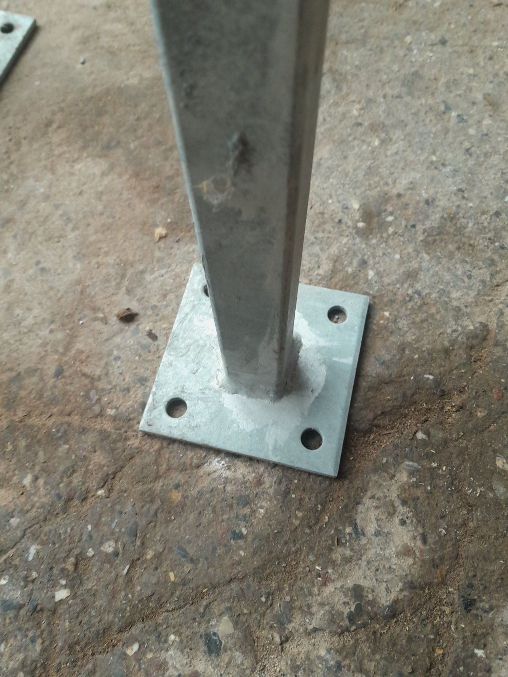 Recinzioni: Metallpfosten 5 Stk. – Usato da Schönenberg ZH venduto da wolfb.2 2