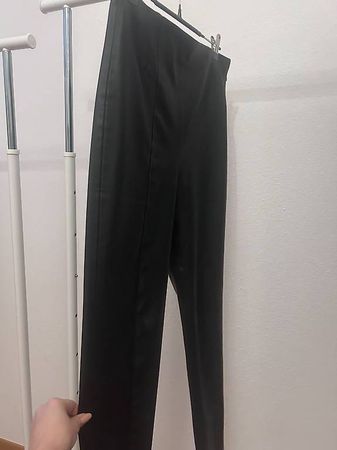 Zara pantaloni similpelle neri taglia M con zip laterale
