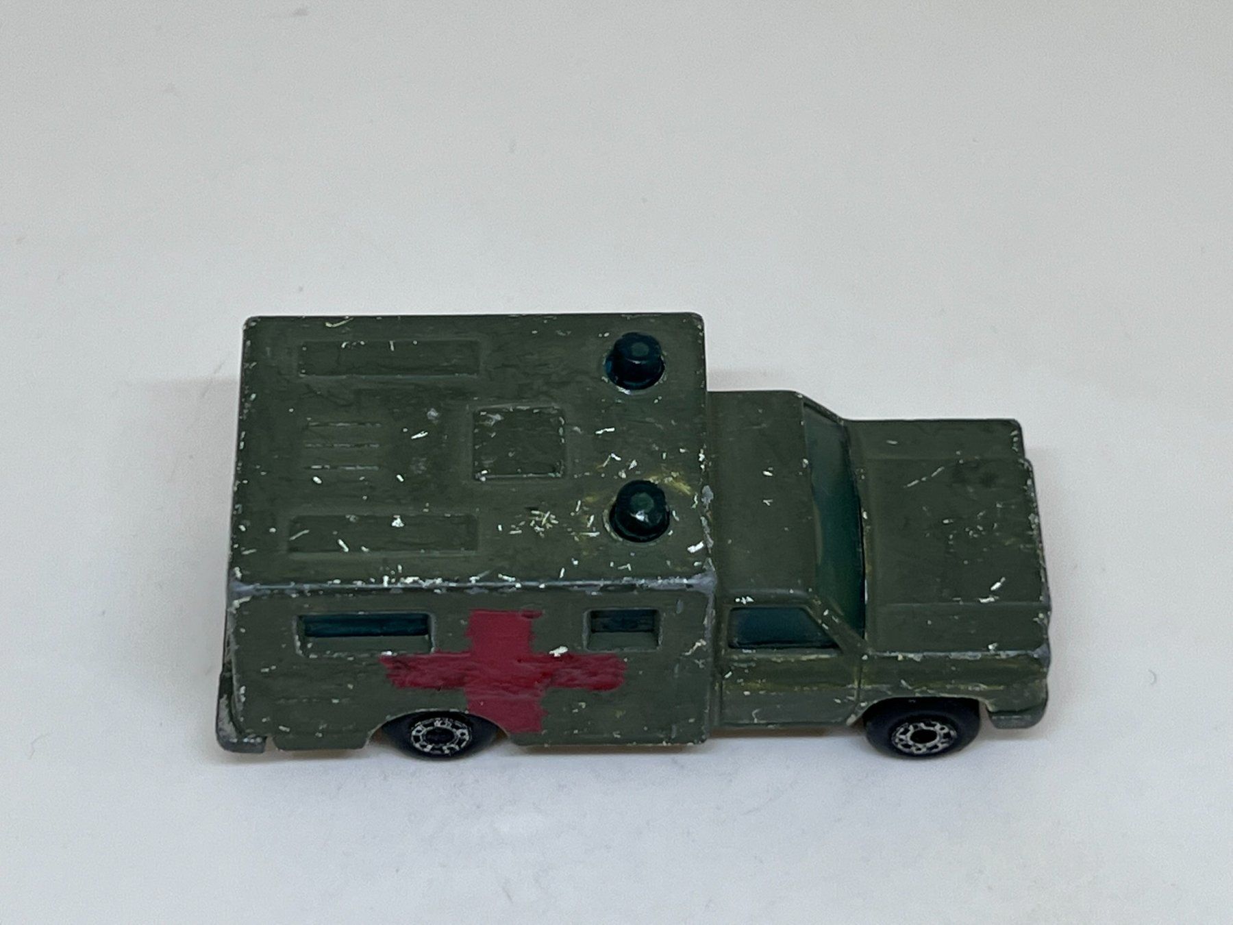Matchbox Modellini d'auto: Matchbox Ambulance #283 – Usato da Wildegg venduto da LaaBoutique 1