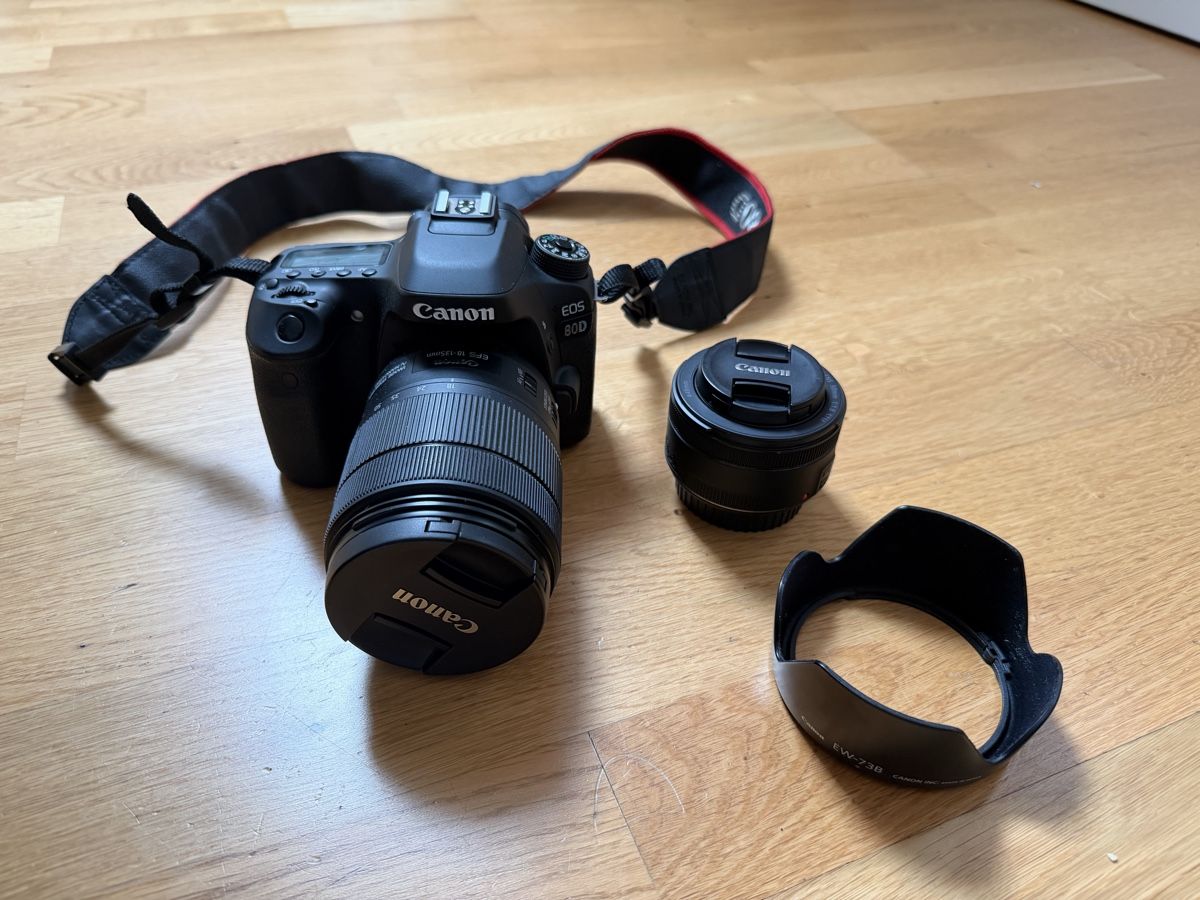 Canon Fotocamera: Canon EOS 80D inkl. 2 Objektiven & Zubehör – Usato da Baden venduto da lid_csg6