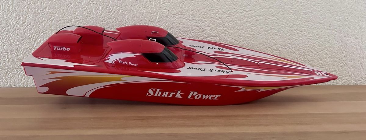 Modellismo RC: Bateau télécommandé Shark Power rouge – Usato da Chêne-Bougeries venduto da Assouille 2