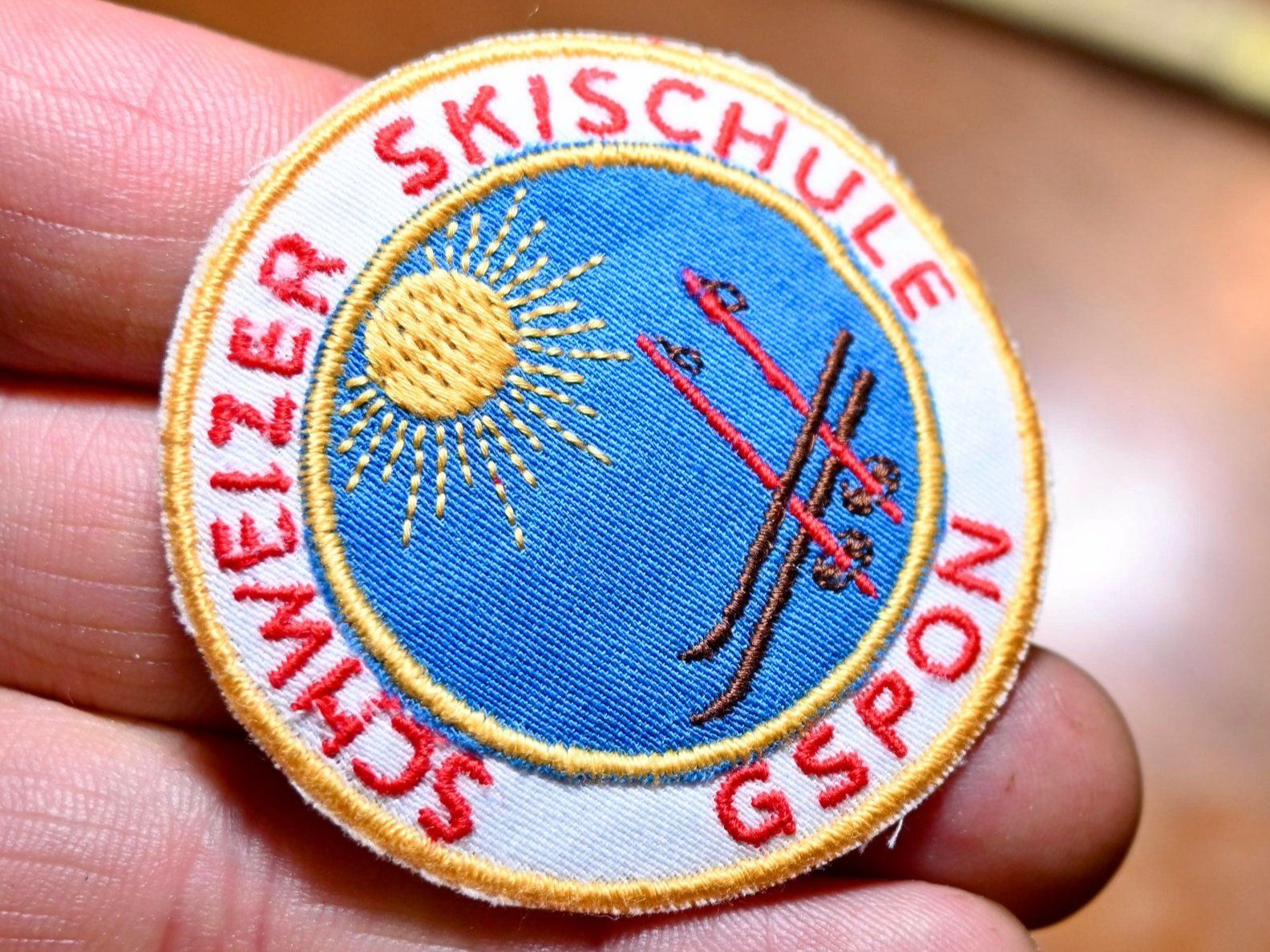 Plaketten & Abzeichen: PATCH Schweizer Skischule Gspon BADGE – Gebraucht aus Pfaffhausen von mono_rec