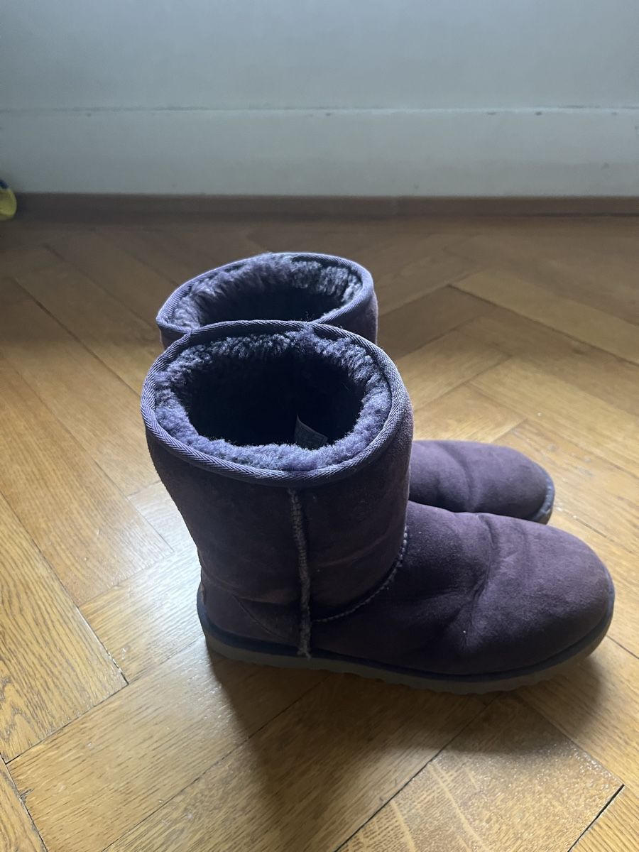 Ugg Scarpe da donna: Bottes UGG fourrées violettes pointure 40 – Usato da Carouge GE venduto da Valou1976