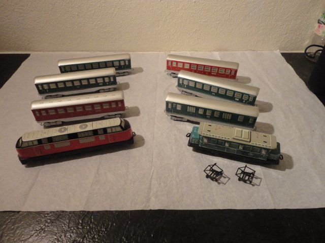 Distler 2 Loks V200 und E44 inkl. 6 Wagen H0 | Acheter sur Ricardo