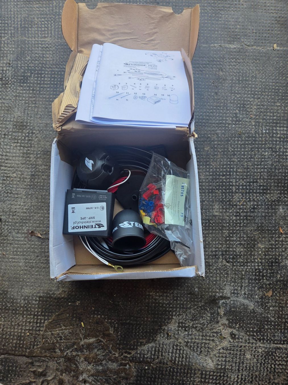 Ganci per rimorchio: Kit de installation de remorquage – Nuovo e nell'imballaggio originale da Yverdon-les-bains venduto da vwg_89 1