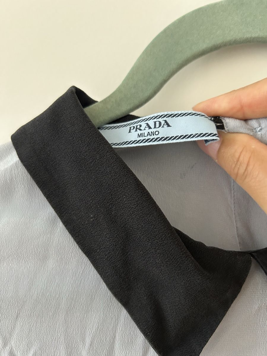 Prada Tops: Top en soie Prada – Gebraucht aus Lausanne von vei_9lfn 1