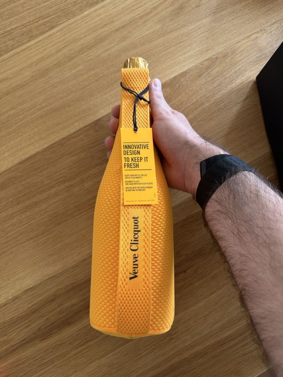 Veuve Clicquot Vino: Veuve Clicquot – Nuovo e nell'imballaggio originale da Zürich venduto da agu_rqy9