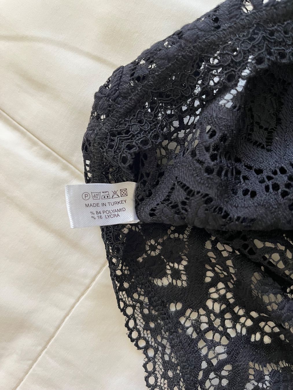 Top: New  lace body top size M – Nuovo (secondo la descrizione) da Chêne-Bougeries venduto da Seetooyoo 3
