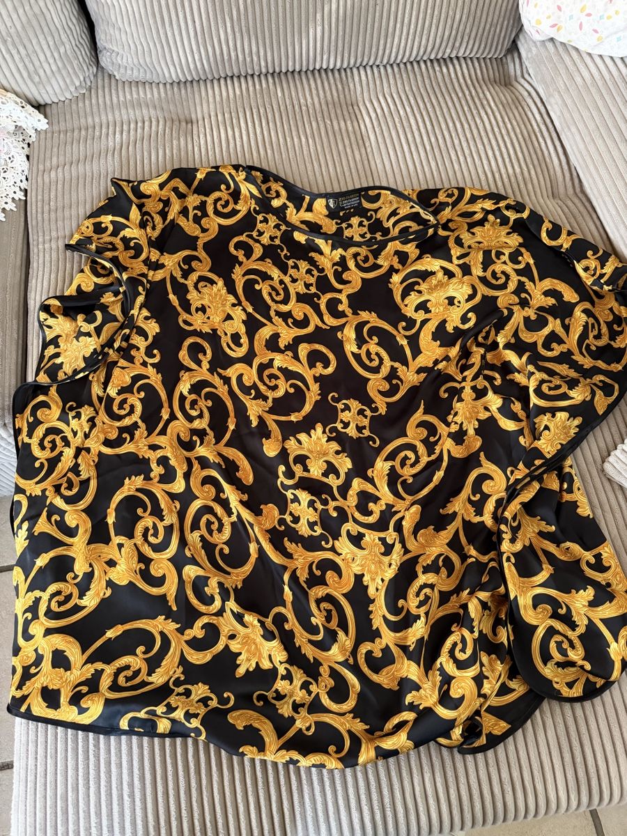 T-Shirts: neuwertiges Oberteil in Grösse S-M – Neu (gemäss Beschreibung) aus Recherswil von luca_v