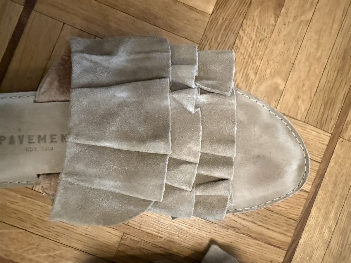 Scarpe da donna: Suede Pavement summer sandals – Usato da Genève venduto da hai_2rp8 1