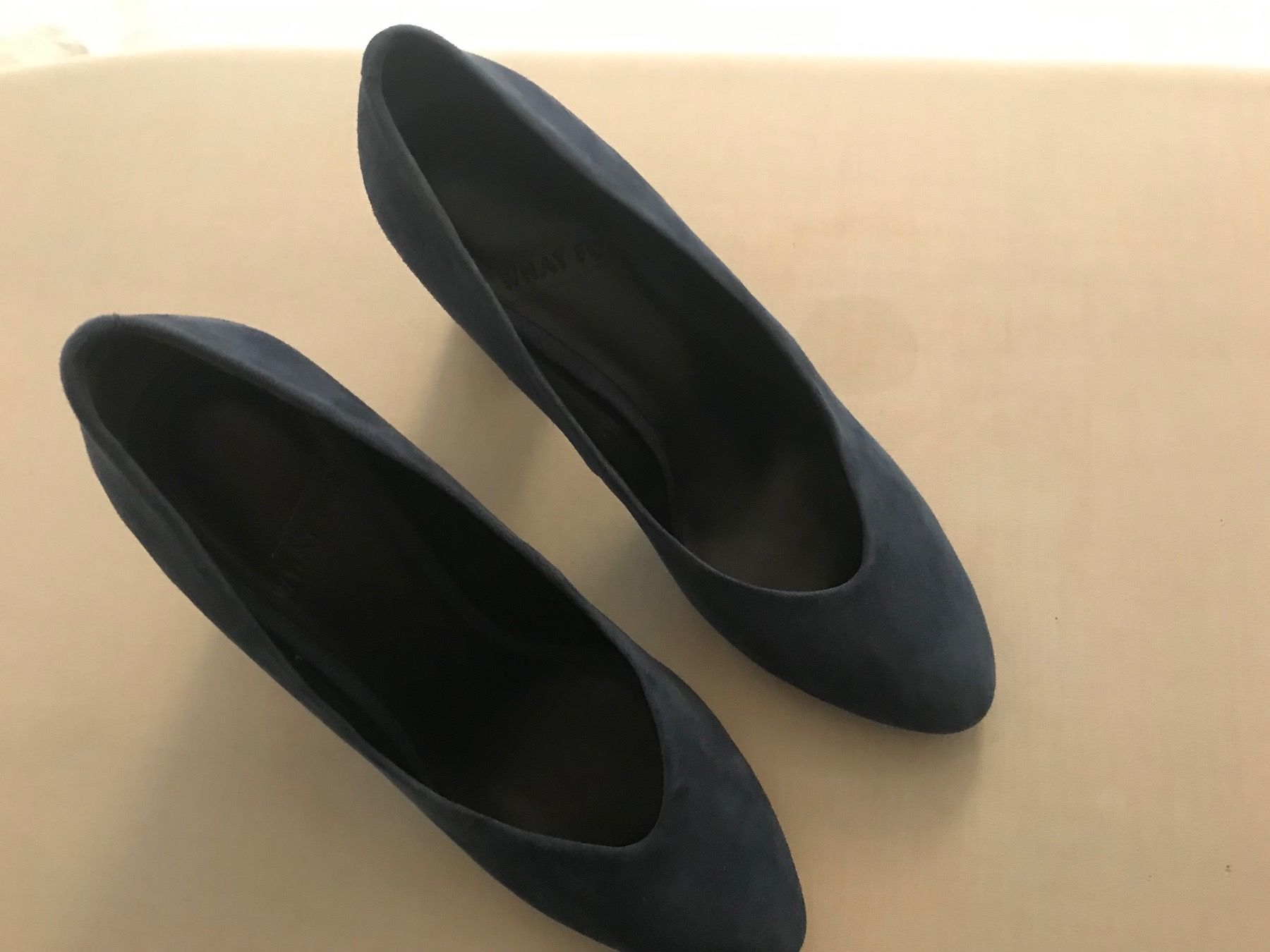 Scarpe da donna: Dunkelblauer Wildleder Pumps, Gr. 38 – Nuovo (secondo la descrizione) da Fraubrunnen venduto da Vpeck 1