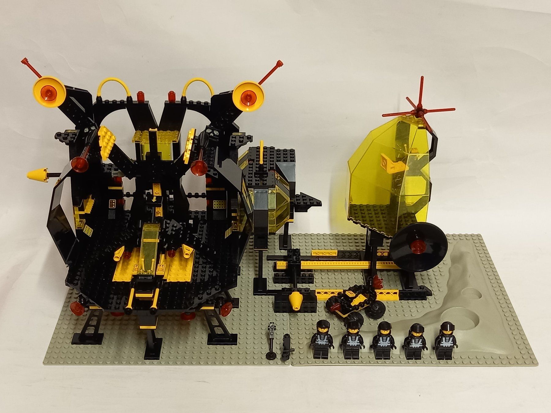 Lego Giocattoli: Lego Legoland Space 6987 Blacktron I Message Intercept Base – Usato da Derendingen venduto da Boeni80 1