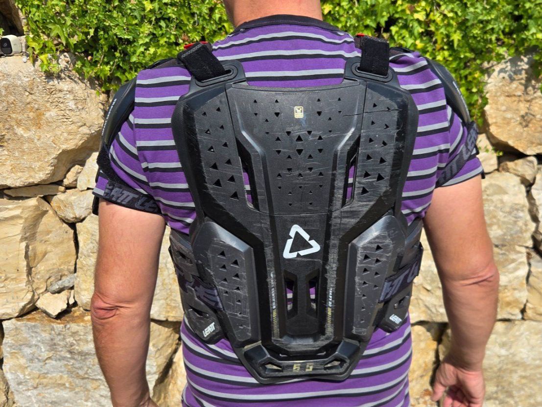 Leatt Protezioni & Imbottiture: Leatt Body Protector 3.5 Brust- und Rückenpanzer + Schulter – Usato da Oberwangen b. Bern venduto da Levidog 3