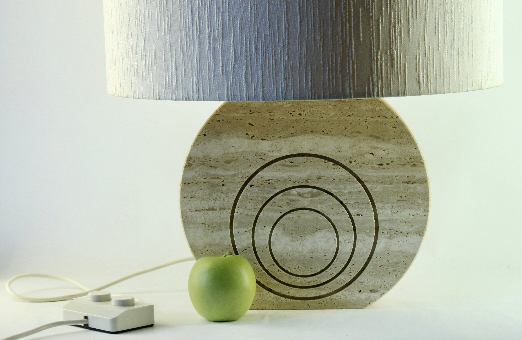 Lampen: FRATELLI MANNELLI, GROSSE TISCHLAMPE AUS TRAVERTIN. 70ER J. – Gebraucht aus Grandcour von Flowerstyle 3