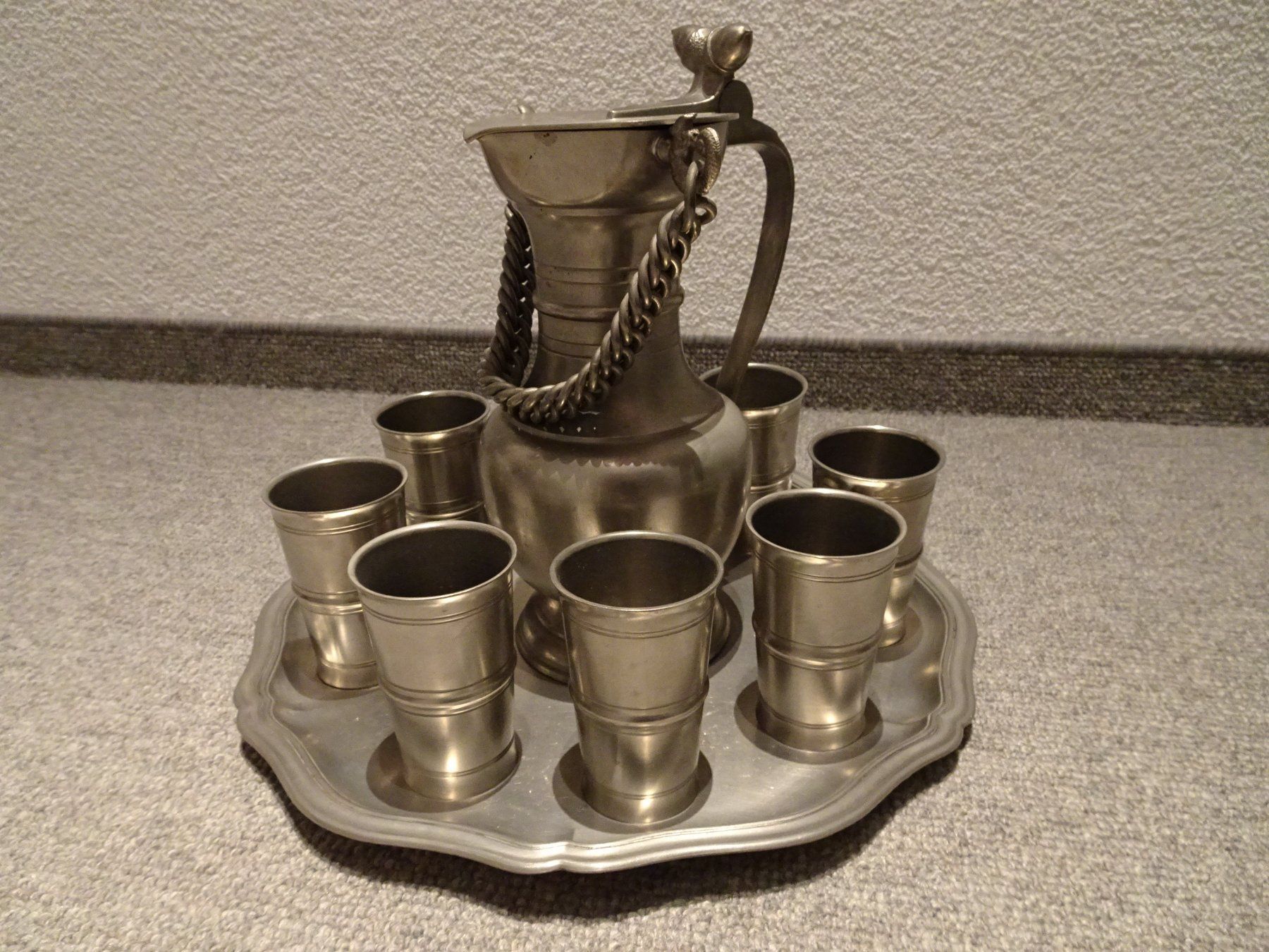Set di piatti: Zinn Set: best.aus Krug, 8 Becher, Tablett – Usato da Matzingen venduto da carola71