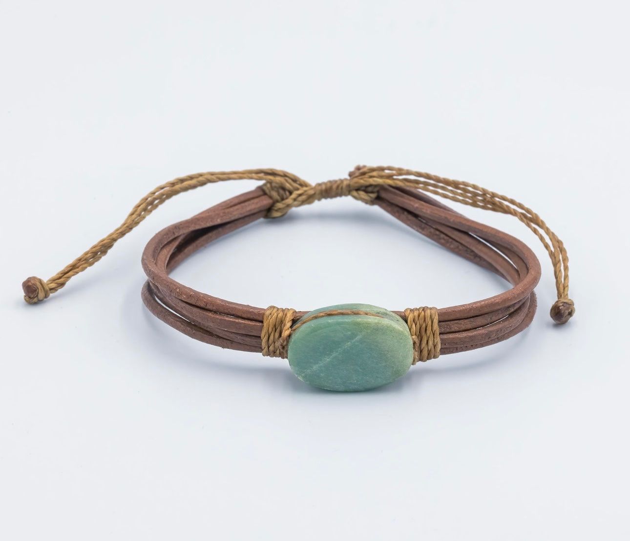 Bracciali & Braccialetti: Lederarmband mit Jade – Nuovo e nell'imballaggio originale da Ruggell venduto da JadeShop