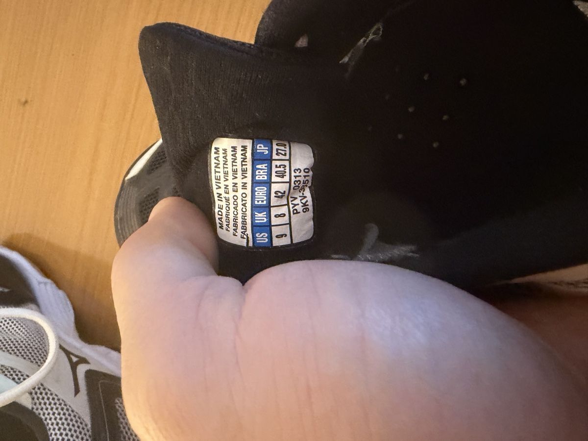 Mizuno Herrenschuhe: Mizuno Schuhe Gr. 42 – Gebraucht aus Sursee von cera01 7
