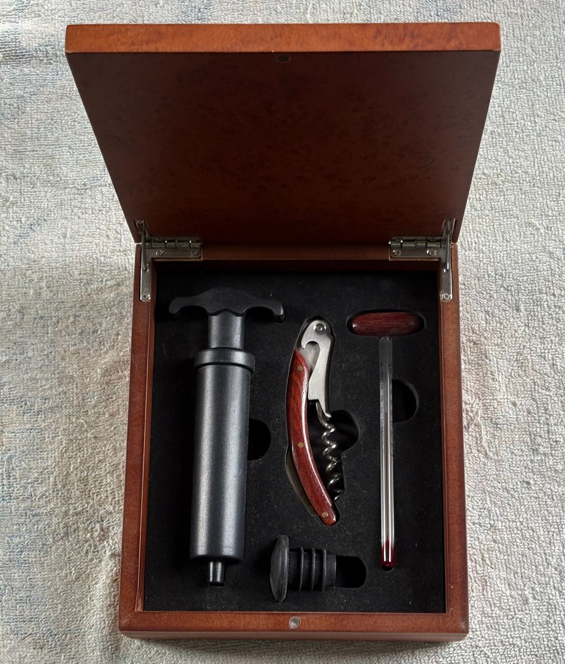 Apribottiglie & Tappi per chiusura: KORKENZIEHER IN HOLZ BOX NEU – Nuovo e nell'imballaggio originale da Ostermundigen venduto da crazy-horse-1840 2