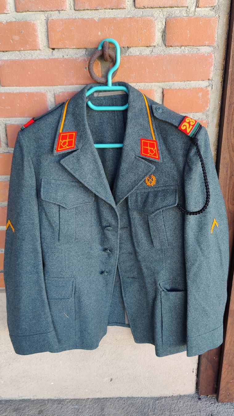 Schweizer Armee Uniformen: Schweizer Armee Uniform Jacke mit Pfeife (L28) – Gebraucht aus Neuenhof von bro_9zsg
