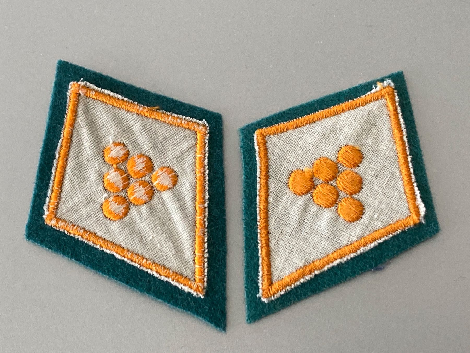 Schweizer Armee Plaketten & Abzeichen: 1 Paar Kragenpatten - Munitionsdienst - Schweizer Armee – Neu (gemäss Beschreibung) aus Brütten von Hst1 1