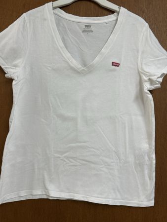 Weiss Levi's T-Shirt Gr. M Sommerlich und bequem ☀️56