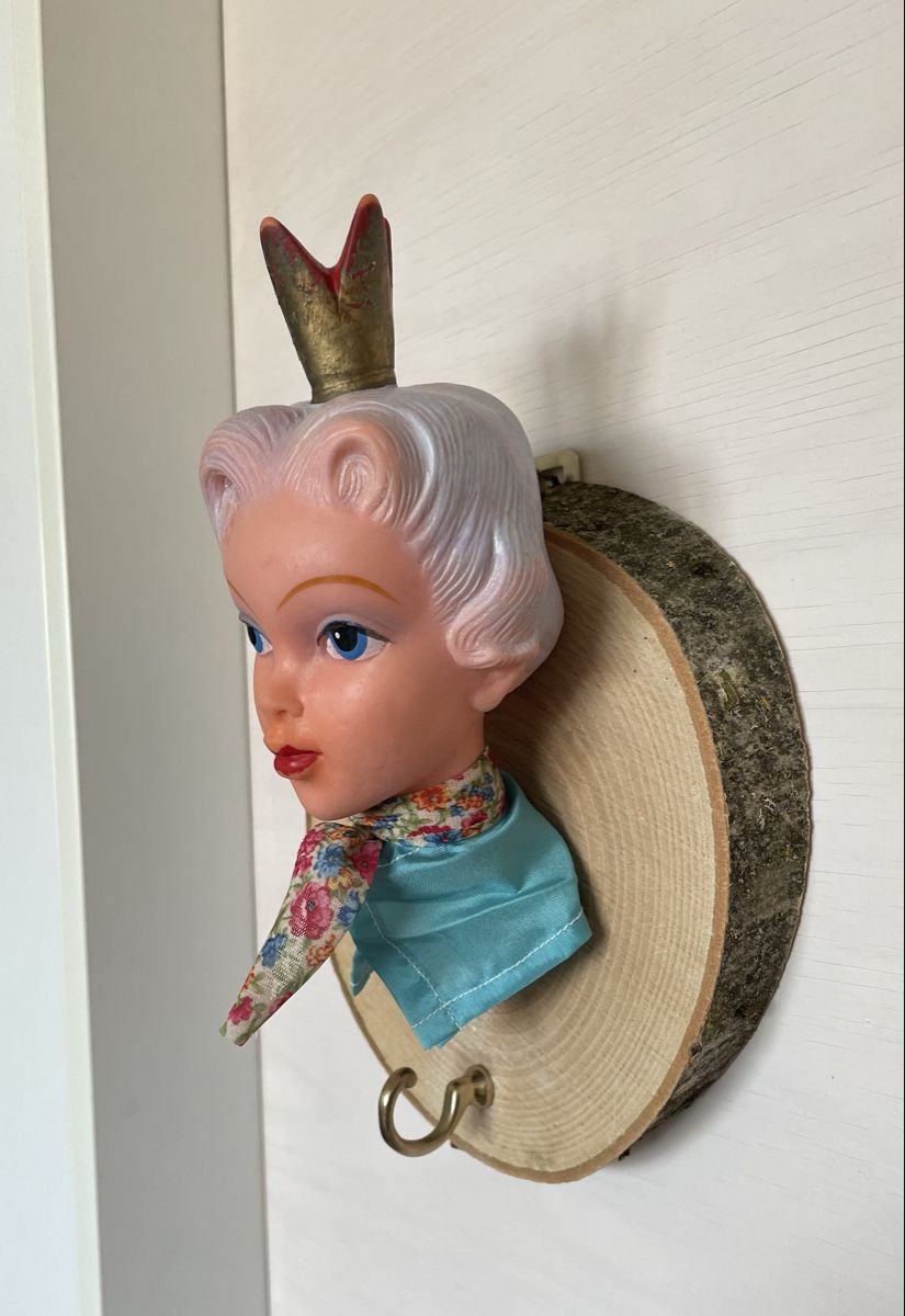 Guardaroba: Garderobe mit Kasperli Figur  – Usato da Zürich venduto da Refereefair 2