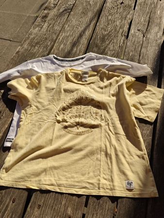 2 Harry Potter T-Shirts gelb und weiss.