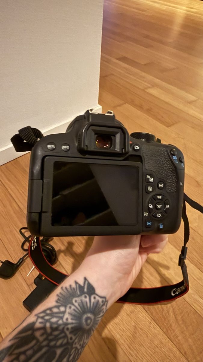 Canon Fotocamera: Canon EOS 800D Kamera Set mit Objektiv – Usato da Dietikon venduto da clearxsight 4