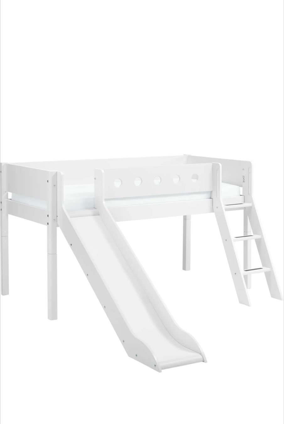 Flexa Letti: Kinderbett Flexa White mittelhoch mit Leiter und Rutsche – Usato da Hirschthal venduto da dor_878b