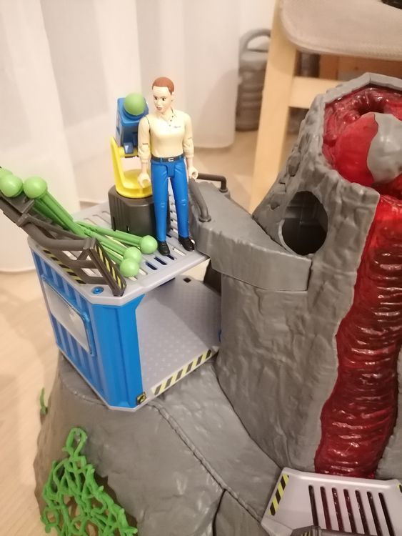 Schleich Spielzeuge: Schleich Vulkan mit Dinosaurier – Gebraucht aus Diessenhofen von sabrina1204 1