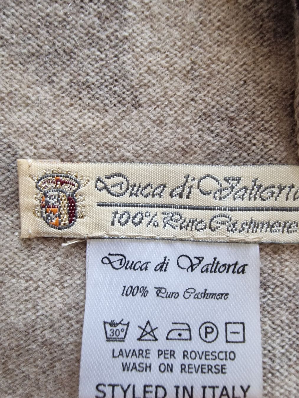 Foulard & Sciarpe: Strickschal aus Cashemere – Usato da St. Niklausen LU venduto da wishbonerfb 2